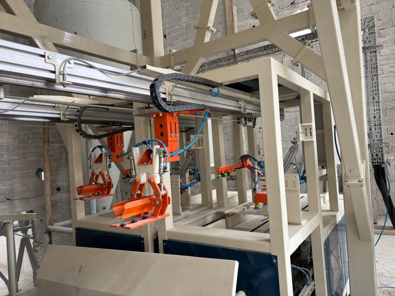 Automatic bag placer for packing machine - 2